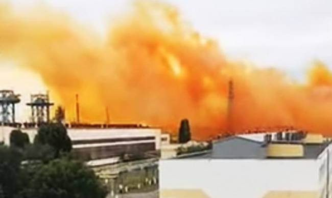 Взрыв на химзаводе в Ровно — людей просят не выходить на улицу фото
