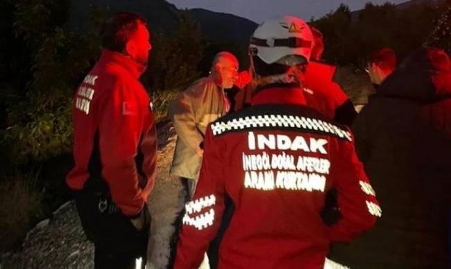 В Турции пьяный мужчина помогал спасателям искать себя фото