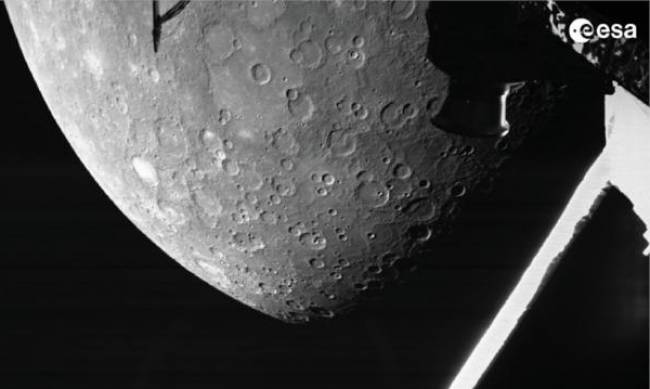 Новости первой планеты: опубликованы первые фотографии Меркурия фото