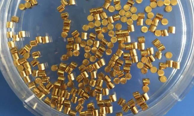 Британский монетный двор добыл чистое золото из выброшенных в мусор смартфонов и ноутбуков фото