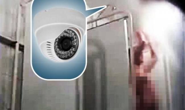 В общежитии киевского вуза студент установил камеру в женском душе  фото