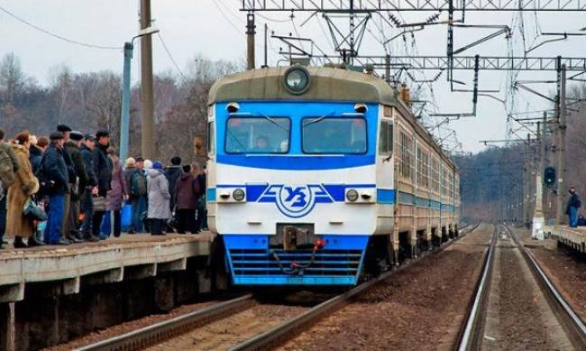 Сертификат или отрицательный тест: УЗ вводит ограничения для пассажиров электричек в Киевской области фото