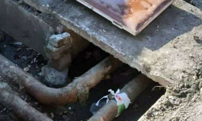 Нанотехнологии: в Каменском починили трубу с помощью пакета из АТБ фото