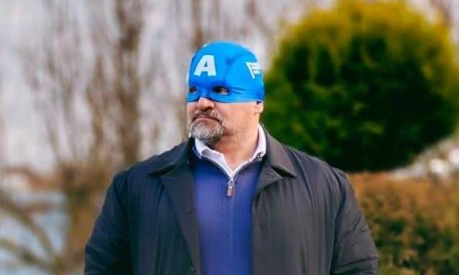 Человек-Вирастюк: Василий опубликовал свое фото в маске Капитана Америки фото