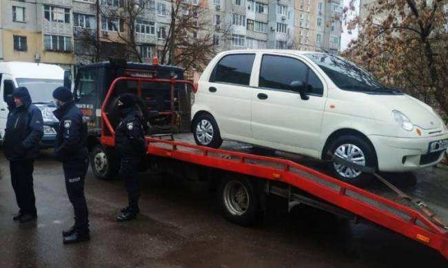 За долги по отоплению у жительницы Николаева забрали машину фото
