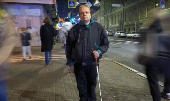  Слепой уличный музыкант из Харькова спел Синатру так, что все пооткрывали рты фото