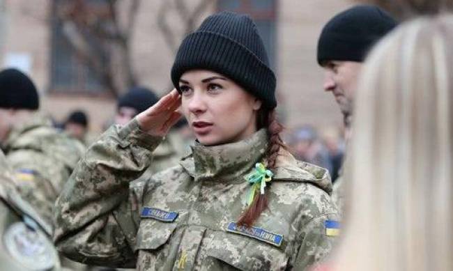  Обязательный воинский учет для женщин: список профессий будет сокращен  фото