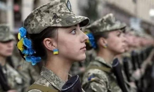 Воинский учет для женщин в Украине: список профессий сократили фото