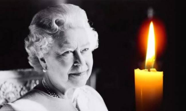 Oficjalnie! Zmarła królowa Wielkiej Brytanii Elżbieta II фото