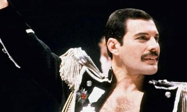 Queen wydaje niewydaną piosenkę z Freddie Mercury «Face It Alone» фото