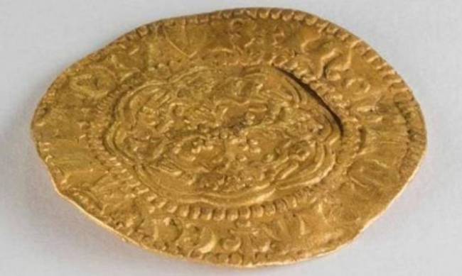 Po raz pierwszy od czasów Wikingów: 600-letnia moneta zaskoczyła archeologów i wywołała wiele pytań фото