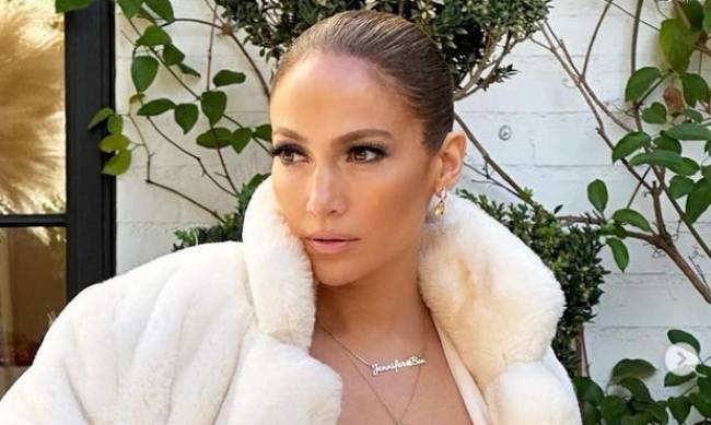 53-letnia Jennifer Lopez odsłoniła tyłek z bliska фото