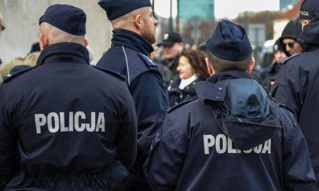 Warszawscy policjanci masowo odchodzą na emeryturę ze względu na niskie płace фото