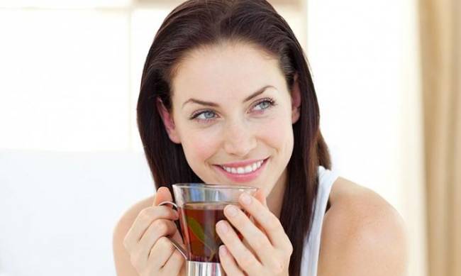 Zwalcza próchnicę i wzmacnia szkliwo: dlaczego herbata jest dobra na zęby фото