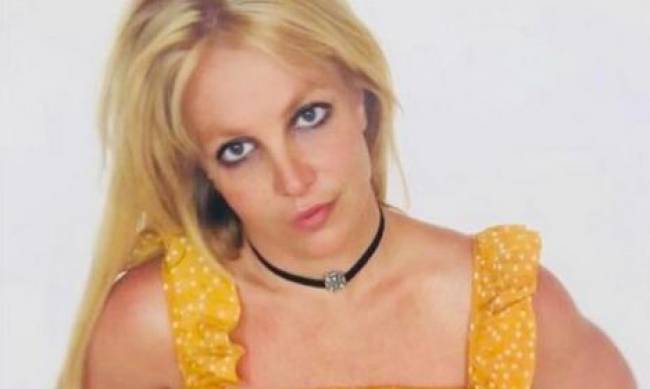 Britney Spears zrobiła aferę w restauracji, zmuszając męża do ucieczki - wideo фото