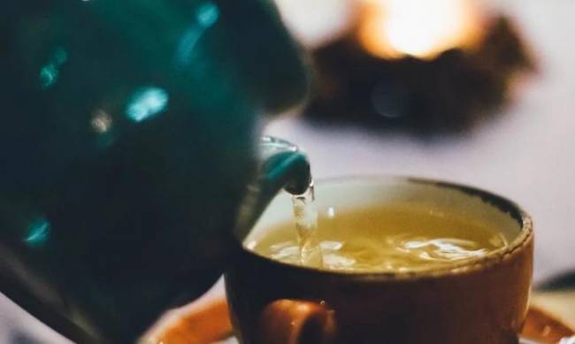 Czy zielona herbata obniża lub zwiększa ciśnienie krwi: co mówią lekarze фото