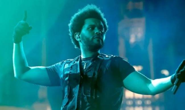 Brak widoku, tylko dźwięk: organizator koncertu The Weeknd w Warszawie sprzedaje bilety na miejsca za kulisami фото