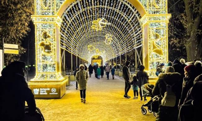 W Warszawie otwiera się najbardziej spektakularna wystawa światła w Polsce фото