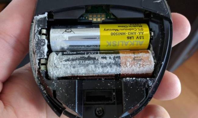 Dlaczego nie powinieneś trzymać starych baterii w domu фото