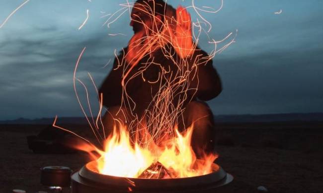 Tajemnica natury: dlaczego dym z ognia zawsze kieruje się w stronę człowieka фото