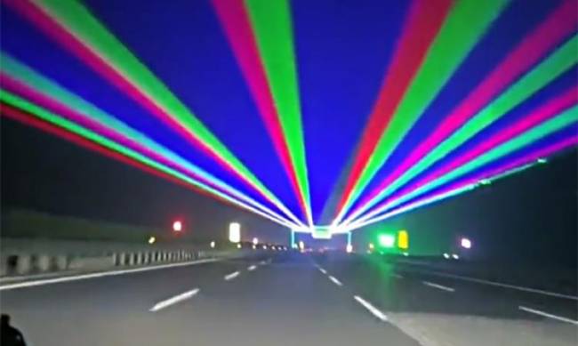 Jak Chiny wykorzystują promienie laserowe, aby pomóc śpiącym kierowcom фото