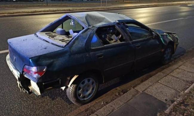 Policja ukarała kierowcę mandatem w wysokości 3 tysięcy złotych za jazdę zepsutym samochodem фото