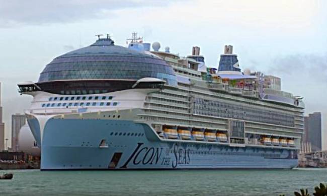 Największy na świecie statek wycieczkowy Icon of the Seas jest gotowy do wyruszenia w swój dziewiczy rejs. фото