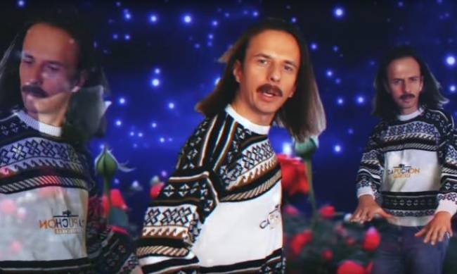 Komik z piosenką w stylu lat 80. chce reprezentować Polskę na Eurowizji фото